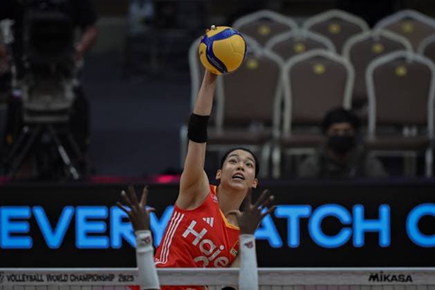 China v France - FIVB Women’s World Volleyball Championship BANGKOK, THAILAND - AUGUST 31: Yushan Zhuang (2) of China in action during the FIVB Women s World Volleyball Championship match between China and France at Huamark Indoor Stadium in Bangkok, Thailand on August 31, 2025. Mustafa Hatipoglu Anadolu Banghok Thailand. Editorial use only. Please get in touch for any other usage.  Copyright: x2025xAnadoluxMustafaxHatipoglux
