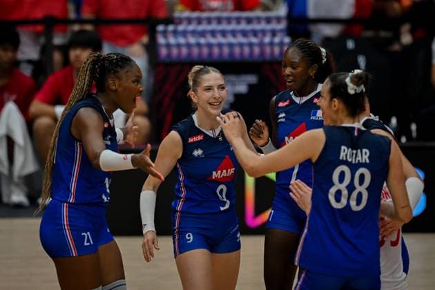 China v France - FIVB Women’s World Volleyball Championship BANGKOK, THAILAND - AUGUST 31: Players of France celebrate after scoring a point during the FIVB Women s World Volleyball Championship match between China and France at Huamark Indoor Stadium in Bangkok, Thailand on August 31, 2025. Mustafa Hatipoglu Anadolu Banghok Thailand. Editorial use only. Please get in touch for any other usage.  Copyright: x2025xAnadoluxMustafaxHatipoglux