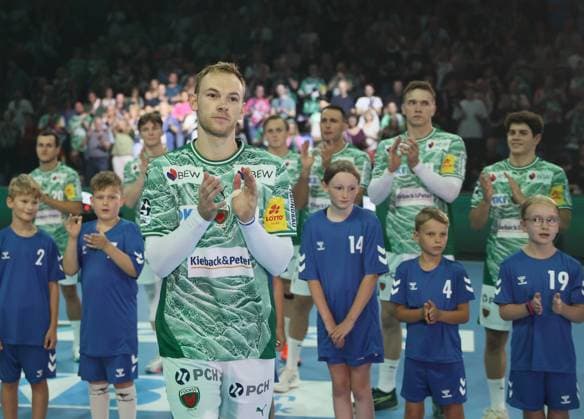 GER HBL Saison 2025 2026 FÜCHSE Berlin vs Bergischer HC, 31.08.25, Max-Schmeling-Halle, Berlin, MVP der HBL Saison 2024_2025, Mathias GIDSEL (Füchse Berlin 19), Ehrung