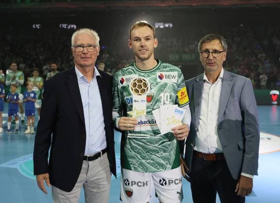 GER HBL Saison 2025 2026 FÜCHSE Berlin vs Bergischer HC, 31.08.25, Max-Schmeling-Halle, Berlin, MVP der HBL Saison 2024_2025, Mathias GIDSEL (Füchse Berlin 19), Ehrung