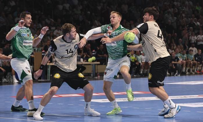 Gerdas Babarskas, Mathias Gidsel am Ball, Aron Seesing Zweikampf Spielszene Aktion Handball HBL Bundesliga Herren 1.Spieltag Saison 2025 2026 31.08.2025 Füchse Berlin vs. Bergischer HC