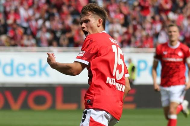31.08.2025, xmohx, Fussball 2.Bundesliga, 1.FC Kaiserslautern - SV Darmstadt 98 v.l. Torjubel nach dem Tor zum celebrating the goal celebrate 1:1 durch Naatan Mikael Skyttä (1. FC Kaiserslautern) (DFL DFB REGULATIONS PROHIBIT ANY USE OF PHOTOGRAPHS as IMAGE SEQUENCES and or QUASI-VIDEO) Kaiserslautern