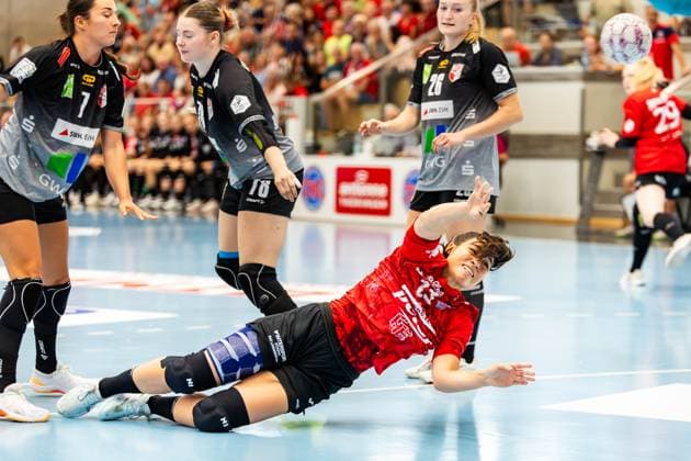 31.08.2025, GER, Handball, Frauen, Saison 2025 2026, Alsco 1.Bl, 1.Spieltag, Thueringer HC - SV Union Halle-Neustadt Wildcats Lynn Molenaar (SV Union Halle-Neustadt Wildcats) Giulia Guarieiro (Thueringer HC,13) 99947 Bad Langensalza Salza Halle Sporthalle Mehrz Thüringen Deutschland