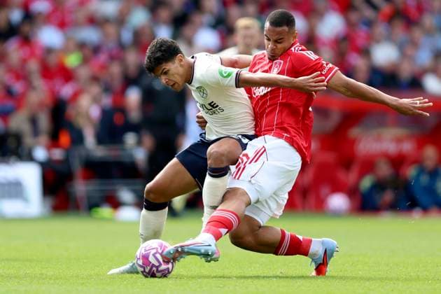 Nottingham Forest v West Ham United - Premier League Mateus Ferandes of West Ham United and Murillo of Nottingham Forest challenge during the Premier League match between Nottingham Forest and West Ham United at City Ground on August 31, 2025 in Nottingham, England. Nottingham City Ground England United Kingdom Copyright: xNigelxFrench Sportsphoto APLx 14134263