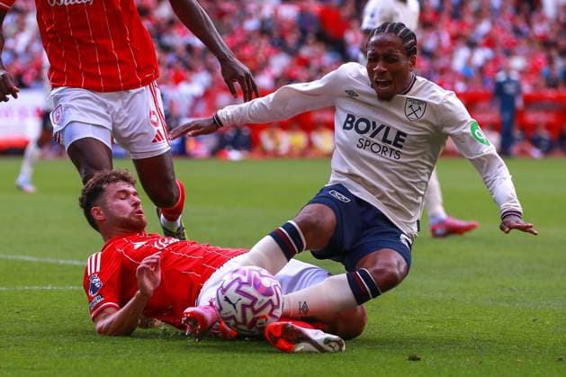 Nottingham Forest FC v West Ham United FC, English Premier League Neco Williams of Nottingham Forest slide tackles Kyle Walker-Peters of West Ham United during the Nottingham Forest FC v West Ham United FC English Premier League match at the City Ground, Nottingham, England, United Kingdom on 31 August 2025 Credit: Ryan Crockett Every Second Media Editorial use only. All images are copyright Every Second Media Limited. No images may be reproduced without prior permission. All rights reserved. Premier League and Football League images are subject to licensing agreements with Football DataCo Limited. see https: www.football-dataco.com Copyright: xIMAGO EveryxSecondxMediax ESM-1571-0041 RyanxCrockettx xEveryxSecondxMediax