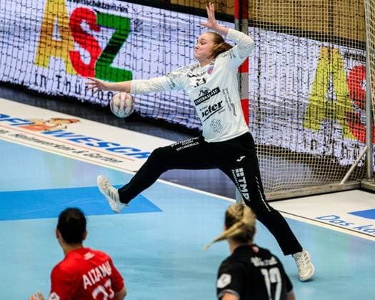Laura, Kuske (TW, Thueringer HC, 11), mit der Parade. GER, Thueringen, Thueringer HC gegen SV Union Halle-Neustadt, Alsco Handball Bundesliga Frauen, 1. Handballbundesliga Frauen, Handball, 1.Spieltag, Saison 2025 2026, Sonntag, 15.00 Uhr, 31.08.2025 GER, Thueringen, Thueringer HC gegen SV Union Halle-Neustadt, Alsco Handball Bundesliga Frauen, 1. Handballbundesliga Frauen, Handball, 1.Spieltag, Saison 2025 2026, Sonntag, 15.00 Uhr, 31.08.2025 Bad Langensalza Copyright: xEibner-Pressefoto MartinxHerbstx EP_MHT