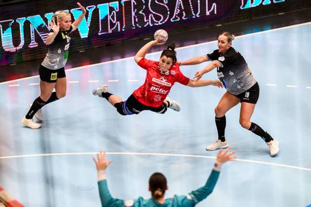 Giulia, Guarieiro (Rueckraum, Thueringer HC, 13), Lilli, Roepcke (Linksaussen, SV Union Halle-Neustadt, 25), Lea, Gruber (Rueckraum Links, SV Union Halle-Neustadt, 19) GER, Thueringen, Thueringer HC gegen SV Union Halle-Neustadt, Alsco Handball Bundesliga Frauen, 1. Handballbundesliga Frauen, Handball, 1.Spieltag, Saison 2025 2026, Sonntag, 15.00 Uhr, 31.08.2025 GER, Thueringen, Thueringer HC gegen SV Union Halle-Neustadt, Alsco Handball Bundesliga Frauen, 1. Handballbundesliga Frauen, Handball, 1.Spieltag, Saison 2025 2026, Sonntag, 15.00 Uhr, 31.08.2025 Bad Langensalza Copyright: xEibner-Pressefoto MartinxHerbstx EP_MHT
