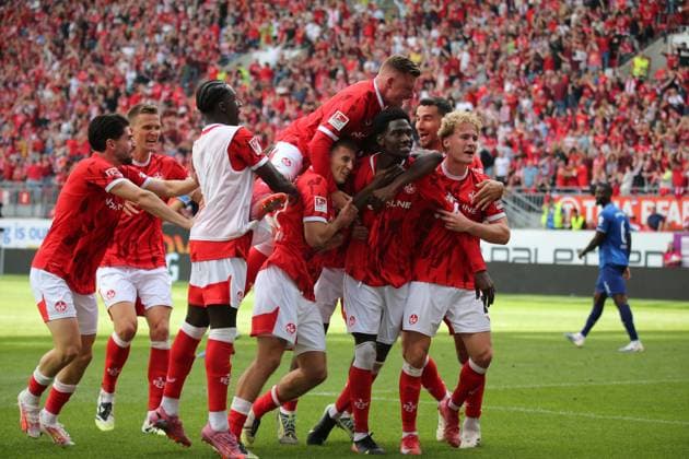 31.08.2025, xmohx, Fussball 2.Bundesliga, 1.FC Kaiserslautern - SV Darmstadt 98 v.l. Torjubel nach dem Tor zum celebrating the goal celebrate 2:1 durch Faride Alidou (1. FC Kaiserslautern) (DFL DFB REGULATIONS PROHIBIT ANY USE OF PHOTOGRAPHS as IMAGE SEQUENCES and or QUASI-VIDEO) Kaiserslautern