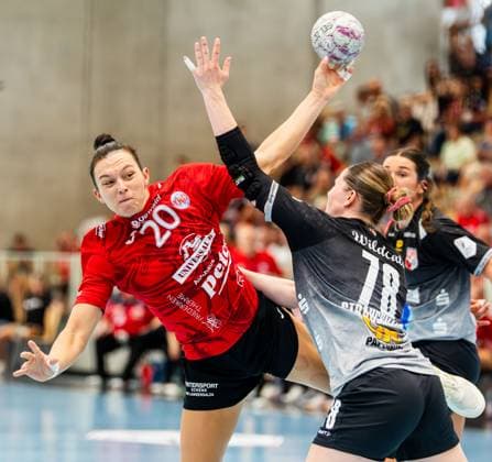31.08.2025, GER, Handball, Frauen, Saison 2025 2026, Alsco 1.Bl, 1.Spieltag, Thueringer HC - SV Union Halle-Neustadt Wildcats Jana Scheib (Thueringer HC,20) Lucy Strauchamnn (SV Union Halle-Neustadt Wildcats) 99947 Bad Langensalza Salza Halle Sporthalle Mehrz Thüringen Deutschland