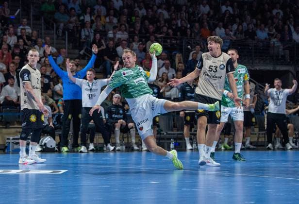Handball, Herren, Saison 2025 2026, DAIKIN Handball-Bundesliga (1. Spieltag), Füchse Berlin - Bergischer HC, v.l. Mathias Gidsel (Füchse Berlin), Sören Steinhaus (BHC), 31.08.2025, Copyright: xSebastianxRäppold MatthiasxKochx