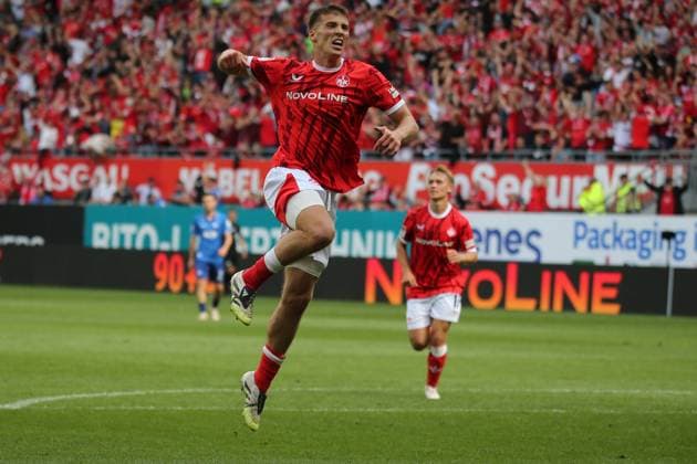 31.08.2025, xmohx, Fussball 2.Bundesliga, 1.FC Kaiserslautern - SV Darmstadt 98 v.l. Torjubel nach dem Tor zum celebrating the goal celebrate 3:1 durch Tobias Raschl (1. FC Kaiserslautern) (DFL DFB REGULATIONS PROHIBIT ANY USE OF PHOTOGRAPHS as IMAGE SEQUENCES and or QUASI-VIDEO) Kaiserslautern