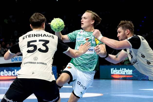 DEU, DHB, 1.HBL, Fuechse Berlin vs. Bergischer HC, 31.08.2025, Max-Schmeling-Halle, Berlin, DEU, DHB, 1.HBL, Fuechse Berlin vs. Bergischer HC, im Bild Tobias Grondahl (Fuechse Berlin 15), Soeren Steinhaus (Bergischer HC 53), Gerdas Babarskas (Bergischer HC 14)
