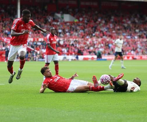 Nottingham Forest v West Ham United Premier League Nico Williams of Nottingham Forest tackles Kyle Walker-Peters of West Ham United whilst Ibrahim Sangare of Nottingham Forest is covering during the Premier League match at the City Ground, Nottingham UK Newspapers OUT Copyright: xAndyxSumnerx FIL-22166-0031