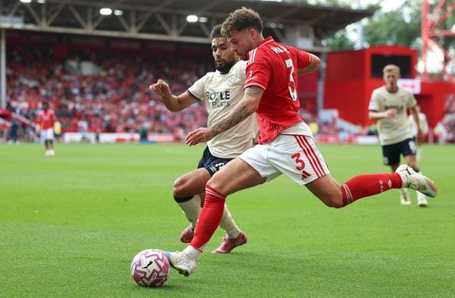 Nottingham Forest v West Ham United Premier League Nico Williams of Nottingham Forest crosses the ball and is tracked down by Lucas Paqueta of West Ham United during the Premier League match at the City Ground, Nottingham UK Newspapers OUT Copyright: xAndyxSumnerx FIL-22166-0034