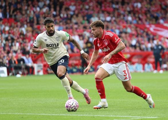 Nottingham Forest v West Ham United Premier League Nico Williams of Nottingham Forest and Lucas Paqueta of West Ham United during the Premier League match at the City Ground, Nottingham UK Newspapers OUT Copyright: xAndyxSumnerx FIL-22166-0035