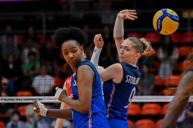 China v France - FIVB Women’s World Volleyball Championship BANGKOK, THAILAND - AUGUST 31: Nina Stojiljkovic (9) of France in action during the FIVB Women s World Volleyball Championship match between China and France at Huamark Indoor Stadium in Bangkok, Thailand on August 31, 2025. Mustafa Hatipoglu Anadolu Banghok Thailand. Editorial use only. Please get in touch for any other usage.  Copyright: x2025xAnadoluxMustafaxHatipoglux