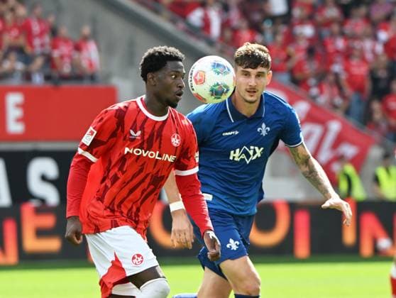 Fussball - 2. Bundesliga - Saison 2025 26 1. FC Kaiserslautern 31.8..2025 Fritz-Walter-Stadion 1. FC Kaiserslautern (fck) - SV Darmstadt 98 (da) 3:1 Maxwell GYAMFI (1. FC Kaiserslautern), li, - Aleksandar VUKOTIC (SV Darmstadt 98) 1. FC Kaiserslautern