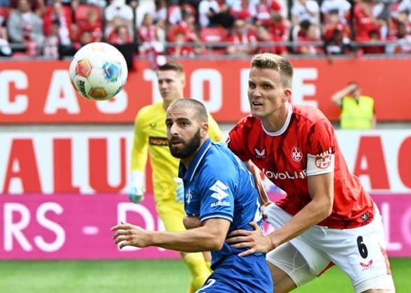 Fussball - 2. Bundesliga - Saison 2025 26 1. FC Kaiserslautern 31.8..2025 Fritz-Walter-Stadion 1. FC Kaiserslautern (fck) - SV Darmstadt 98 (da) 3:1 Serhat-Semih GÜLER(SV Darmstadt 98), li - Fabian KUNZE (1. FC Kaiserslautern) 1. FC Kaiserslautern
