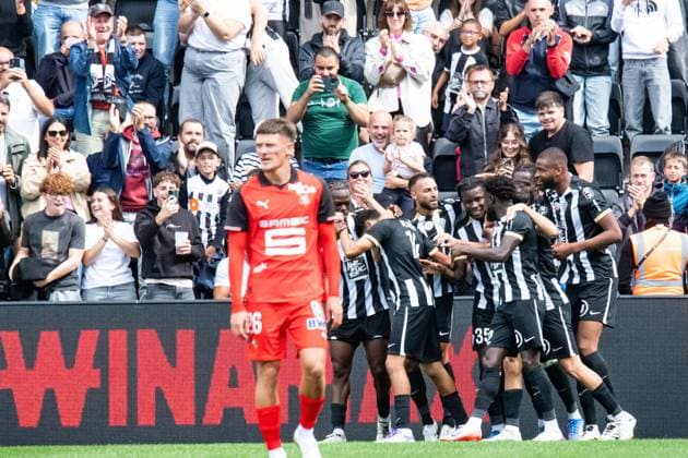 FOOTBALL : SCO Angers vs Stade Rennais - Ligue 1 - JournÃ e 3 - 31 08 2025 Joie des joueurs du Angers SCO aprÃ s le but de Prosper Peter (ANGERS SCO) AngersFrance  Copyright: xBaptistexAutissierx