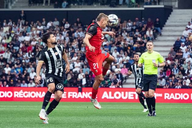 FOOTBALL : SCO Angers vs Stade Rennais - Ligue 1 - JournÃ e 3 - 31 08 2025 Valentin Rongier (Stade Rennais) Louis Mouton (ANGERS SCO) AngersFrance  Copyright: xBaptistexAutissierx