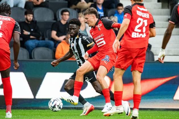 FOOTBALL : SCO Angers vs Stade Rennais - Ligue 1 - JournÃ e 3 - 31 08 2025 Quentin Merlin (Stade Rennais) Caelens Arcus (ANGERS SCO) AngersFrance  Copyright: xBaptistexAutissierx