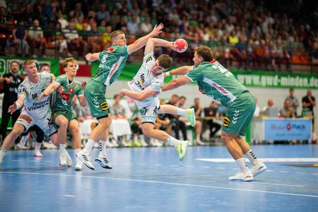 31.08.2025 - Handball, 2025 2026, 1. Bundesliga, 1. Spieltag, GWD Minden - Frisch auf Göppingen: (L-R) Karolis Antanavicius (Minden), Elias Newel (Göppingen), Tom Bergner (Minden)