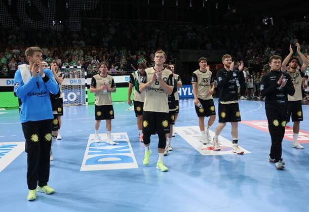 GER HBL Saison 2025 2026 FÜCHSE Berlin vs Bergischer HC, 31.08.25, Max-Schmeling-Halle, Berlin, Applaus für die Fans, Team Bergischer HC