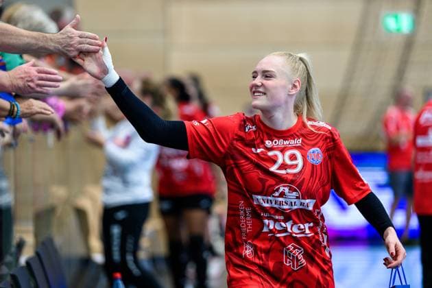 Johanna, Reichert (Rueckraum, Thueringer HC, 29) nach dem Spiel bei den Fans GER, Thueringen, Thueringer HC gegen SV Union Halle-Neustadt, Alsco Handball Bundesliga Frauen, 1. Handballbundesliga Frauen, Handball, 1.Spieltag, Saison 2025 2026, Sonntag, 15.00 Uhr, 31.08.2025 GER, Thueringen, Thueringer HC gegen SV Union Halle-Neustadt, Alsco Handball Bundesliga Frauen, 1. Handballbundesliga Frauen, Handball, 1.Spieltag, Saison 2025 2026, Sonntag, 15.00 Uhr, 31.08.2025 Bad Langensalza Copyright: xEibner-Pressefoto MartinxHerbstx EP_MHT
