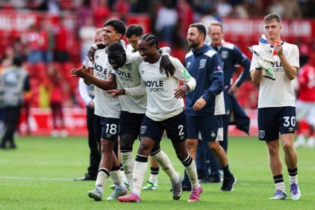 Nottingham, England, 31st August 2025. West Ham United players celebrate their teams win after the Nottingham Forest vs West Ham United Premier League match at the City Ground, Nottingham. Picture credit should read: James Baylis Sportimage EDITORIAL USE ONLY. No use with unauthorised audio, video, data, fixture lists, club league logos or live services. Online in-match use limited to 120 images, no video emulation. No use in betting, games or single club league player publications. SPI_075_JB_Forest_WestHam SPI-4100-0075