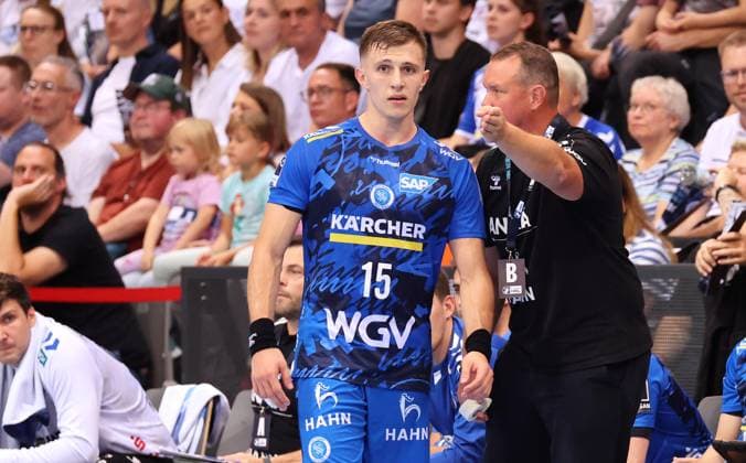 31.08.2025, Deutschland, Stuttgart, Handball Bundesliga Saison 2025 2026, TVB Stuttgart vs. Hamburger SV, v.l. Simone Mengon (TVB), TVB Trainer Misha Kaufmann