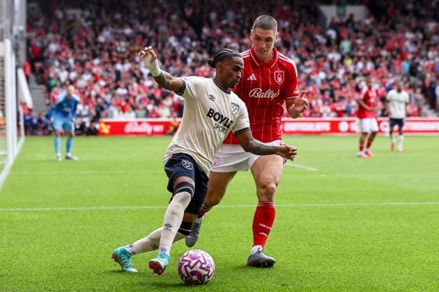 Premier League Nottingham Forest v West Ham United Crysencio Summerville of West Ham United is put under pressure by Nikola Milenkovic of Nottingham Forest during the Premier League match Nottingham Forest vs West Ham United at City Ground, Nottingham, United Kingdom, 31st August 2025 (Photo by Alfie Cosgrove News Images) Nottingham City Ground Nottinghamshire United Kingdom Copyright: xAlfiexCosgrove NewsxImagesx