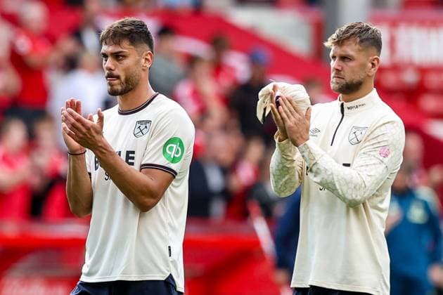 Premier League Nottingham Forest v West Ham United Konstantinos Mavropanos and Niclas Fullkrug of West Ham United acknowledge the fans following the Premier League match Nottingham Forest vs West Ham United at City Ground, Nottingham, United Kingdom, 31st August 2025 (Photo by Alfie Cosgrove News Images) Nottingham City Ground Nottinghamshire United Kingdom Copyright: xAlfiexCosgrove NewsxImagesx