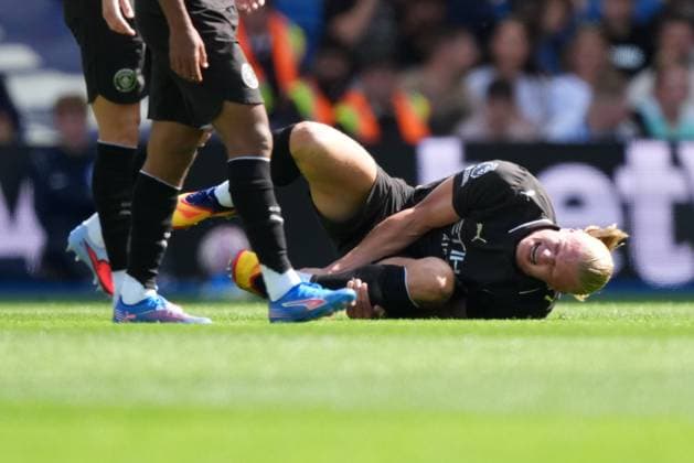 Brighton and Hove Albion v Manchester City, Premier League, Football, Amex Stadium, Brighton, UK - 31 Aug 2025 Erling Haaland of Manchester City on the floor with an injury. Brighton Amex Stadium Brighton UK, UK NEWSPAPERS OUT Copyright: xSeanxRyanx