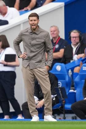 Brighton and Hove Albion v Manchester City, Premier League, Football, Amex Stadium, Brighton, UK - 31 Aug 2025 Fabian Hurzeler manager of Brighton & Hove Albion shouts to his team. Brighton Amex Stadium Brighton UK, UK NEWSPAPERS OUT Copyright: xSeanxRyanx