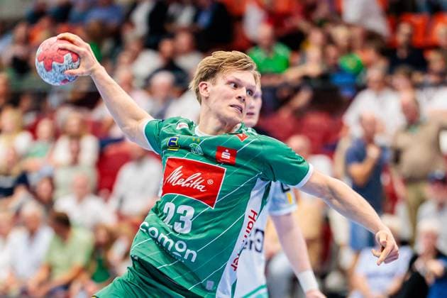 Niclas Benedict Heitkamp (GWD Minden, 23) beim Siebenmeter 7 Meter Wurf GER, GWD Minden vs. Frisch Auf Goeppingen, Handball, 1. Bundesliga, 1. Spieltag, Spielzeit 2025 2026, 31.08.2025 GER, GWD Minden vs. Frisch Auf Goeppingen, Handball, 1. Bundesliga, 1. Spieltag, Spielzeit 2025 2026, 31.08.2025 Luebbecke Copyright: xEibner-Pressefoto JanxRollingerx EP_JSK