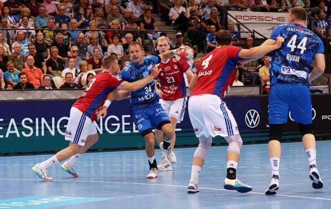 31.08.2025, Deutschland, Stuttgart, Handball Bundesliga Saison 2025 2026, TVB Stuttgart vs. Hamburger SV, am Ball Kai Häfner (TVB)