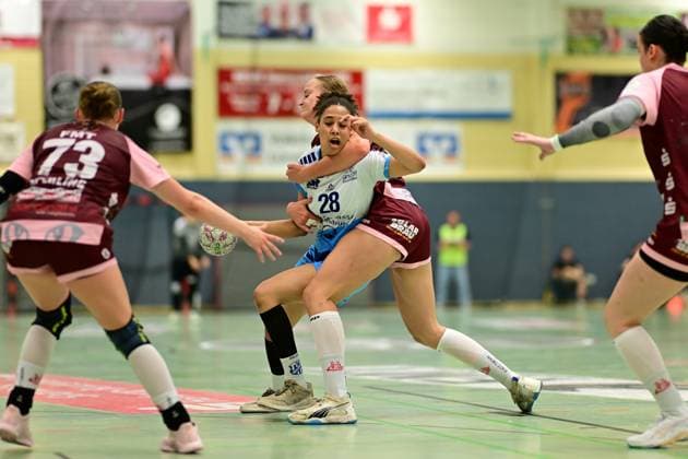 Handball I Frauen I Saison 2025-2026 I 2. HBF I 1. Spieltag I HL Buchholz 08-Rosengarten - TuS Lintfort I 31.08.2025 Leonie Udaw (TuS Lintfort) gegen Nantke Ackmann (77, HL Buchholz 08-Rosengarten) Buchholz in der Nordheide Nordheidehalle Niedersachsen Deutschland Copyright: xLobeca FelixxSchlikisx