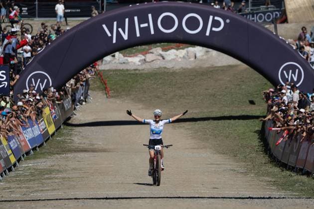 COUPE DU MONDE DE VTT AUX GETS PHOTOPQR LE DAUPHINE Grégory YETCHMENIZA ; Les Gets ; 31 08 2025 ; Les Gets (Haute-Savoie), 31 août. Les Gets accueillent une étape de coupe du monde de VTT. UCI CROSS COUNTRY WORLD CUP sur notre photo : La vice-championne olympique suédoise Jenny Rissveds a remporté, ce dimanche, la septième manche de la Coupe du monde cross-country. Grégory Yetchmeniza Le Dauphiné Libéré - Les Gets hosts a Mountain Bike World Cup stage Les Gets Haute-Savoie Rhône-Alpes France  Copyright: xPHOTOPQR LExDAUPHINE MAXPPPxGrégoryxYETCHMENIZAx 20250831JDL6314 20250831JDL6314