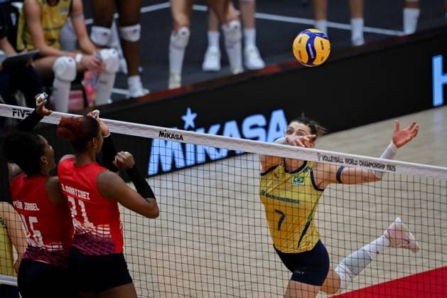 Brazil v Dominican Republic - FIVB Women’s World Volleyball Championship BANGKOK, THAILAND - AUGUST 31: Rosamaria Montibeller (7) of Brazil in action during the FIVB Women s World Volleyball Championship match between Brazil and Dominican Republic at Huamark Indoor Stadium in Bangkok, Thailand on August 31, 2025. Mustafa Hatipoglu Anadolu Banghok Thailand. Editorial use only. Please get in touch for any other usage.  Copyright: x2025xAnadoluxMustafaxHatipoglux