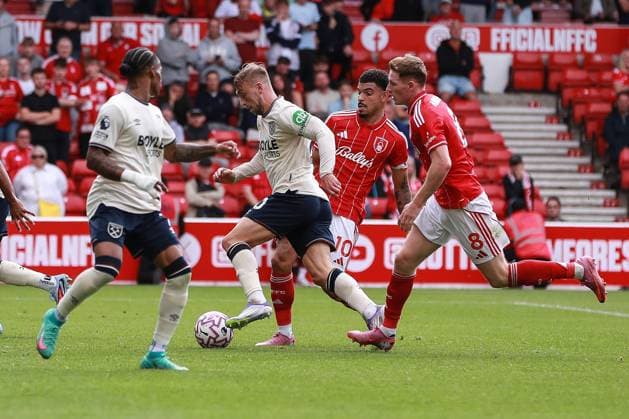 Nottingham Forest FC v West Ham United FC, English Premier League Jarrod Bowen of West Ham United gets past the Nottingham Forest defence during the Nottingham Forest FC v West Ham United FC English Premier League match at the City Ground, Nottingham, England, United Kingdom on 31 August 2025 Credit: Ryan Crockett Every Second Media Editorial use only. All images are copyright Every Second Media Limited. No images may be reproduced without prior permission. All rights reserved. Premier League and Football League images are subject to licensing agreements with Football DataCo Limited. see https: www.football-dataco.com Copyright: xIMAGO EveryxSecondxMediax ESM-1571-0102 RyanxCrockettx xEveryxSecondxMediax
