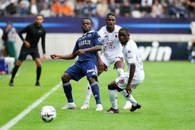 Paris FC v FC Metz - Ligue 1 McDonald s 2025 2026 27 Moses SIMON (pfc) - 38 Sadibou SANE (fcm) during the Ligue 1 McDonald s match between Paris and Metz at Stade Jean Bouin on August 31, 2025 in Paris, France. Paris France  Copyright: xFEPx 776348116