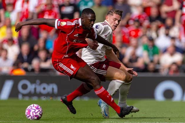 Football - FA Premier League - Liverpool FC v Arsenal FC LIVERPOOL, ENGLAND - Sunday, August 31, 2025: Liverpool s Ibrahima KonatÃ is challenged by Arsenal s Viktor Gyökeres during the FA Premier League match between Liverpool FC and Arsenal FC at Anfield. (Photo by David Rawcliffe Propaganda) LIVERPOOL Anfield MERSEYSIDE ENGLAND  Copyright: xDavidxRawcliffex P2025-08-31-Liverpool_Arsenal-23