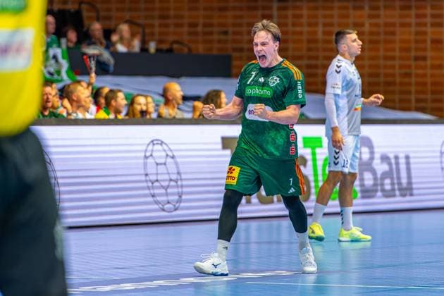 Leif Tissier (TSV Hannover-Burgdorf, Nr. 7) (L-R), TSV Hannover-Burgdorf (green) against HC Alkaloid (white) (1. Matchday of Qualification Round 1 EHF European League 2025 2026) (31.08.2025, Swiss Life Hall (Hannover, GER), Copyright: xJanxGuentherx xTSVxHannover-Burgdorfx