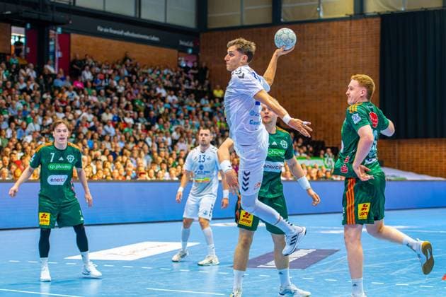 Igor Gjorgiev (HC Alkaloid, Nr. 11) (L-R), TSV Hannover-Burgdorf (green) against HC Alkaloid (white) (1. Matchday of Qualification Round 1 EHF European League 2025 2026) (31.08.2025, Swiss Life Hall (Hannover, GER), Copyright: xJanxGuentherx xTSVxHannover-Burgdorfx