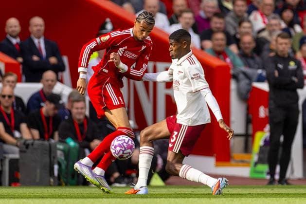 Football - FA Premier League - Liverpool FC v Arsenal FC LIVERPOOL, ENGLAND - Sunday, August 31, 2025: Liverpool s Hugo Ekitike is challenged by Arsenal s Cristhian Mosquera during the FA Premier League match between Liverpool FC and Arsenal FC at Anfield. (Photo by David Rawcliffe Propaganda) LIVERPOOL Anfield MERSEYSIDE ENGLAND  Copyright: xDavidxRawcliffex P2025-08-31-Liverpool_Arsenal-26