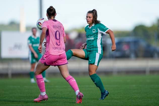v.li.: Tala Mia Winter (TSG II, 9), Nadja-Sophie Schlossarek (Fürth, 17), Zweikampf, Spielszene, Duell, duel, tackle, tackling, Dynamik, Action, Aktion, 31.08.2025, St. Leon-Rot (Deutschland), Fussball, Frauen, Regionalliga Süd, TSG 1899 Hoffenheim U20 - SpVgg Greuther Fürth, 31.08.2025, St. Leon-Rot (Deutschland), Fussball, Frauen, Regionalliga Süd, TSG 1899 Hoffenheim U20 - SpVgg Greuther Fürth, DFB DFL REGULATIONS PROHIBIT ANY USE OF PHOTOGRAPHS AS IMAGE SEQUENCES AND OR QUASI-VIDEO.