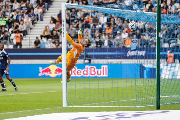 August 31, 2025, Paris, Paris, France: Kevin Trapp of PARIS FC in action during the league 1 MacDonald day 3 match between Paris FC and FC Metz at Jean Bouin Stadium - on August 31 2025.Paris - France Paris France - ZUMAb253 20250831_zsp_b253_006 Copyright: xLoicxBaratouxx