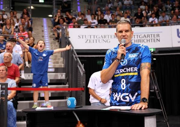 31.08.2025, Deutschland, Stuttgart, Handball Bundesliga Saison 2025 2026, TVB Stuttgart vs. Hamburger SV, Moderator Hallensprecher Jens Zimmermann