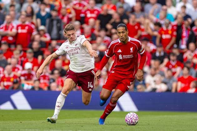 Football - FA Premier League - Liverpool FC v Arsenal FC LIVERPOOL, ENGLAND - Sunday, August 31, 2025: Liverpool s captain Virgil van Dijk is challenged by Arsenal s Viktor Gyökeres during the FA Premier League match between Liverpool FC and Arsenal FC at Anfield. (Photo by David Rawcliffe Propaganda) LIVERPOOL Anfield MERSEYSIDE ENGLAND  Copyright: xDavidxRawcliffex P2025-08-31-Liverpool_Arsenal-60