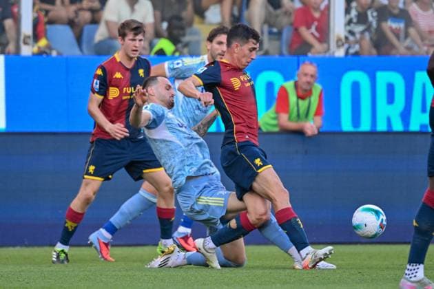 GenoaÕs Patrizio Masini fights for the ball with Juventus Federico Gatti during the Serie A soccer match between Genoa and Juventus at the Luigi Ferraris Stadium in Genoa, Italy - Sunday, August 31, 2025. - Soccer .  Copyright: xTanoxPecoraro LaPressex